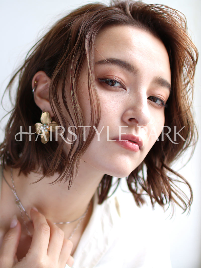 ヘアスタイル写真PhotoNo:101-1 (4) [ミディアム,切りっぱなし