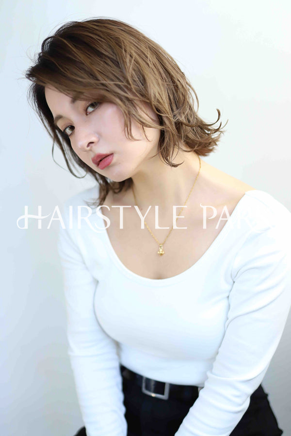 ヘアスタイル写真PhotoNo:327-3 (5) [ショートミディアム,レディース,オフィス / コンサバ,カジュアル,カット,カラー,縦型 ]