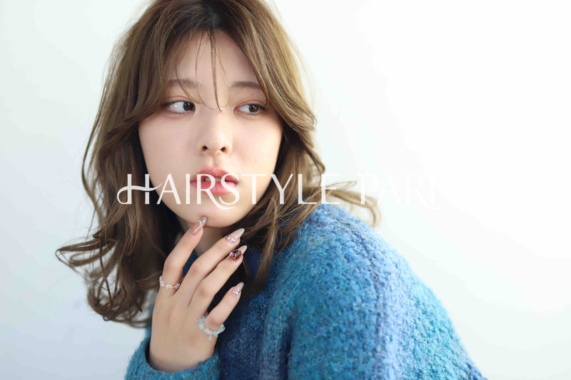 ヘアスタイル写真PhotoNo:330-1 (6) [ロング,レディース,オフィス / コンサバ,パーマ,縦型 ]