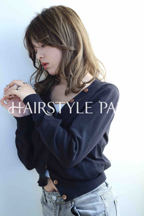 ヘアスタイル写真PhotoNo:330-3 (17) [ロング,レディース,オフィス / コンサバ,パーマ,縦型 ]