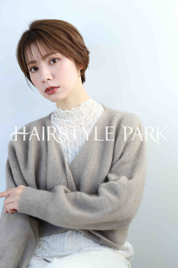 ヘアスタイル写真PhotoNo:335-1 (8) [ショート,レディース,ナチュラル,オフィス / コンサバ,カット,縦型 ]