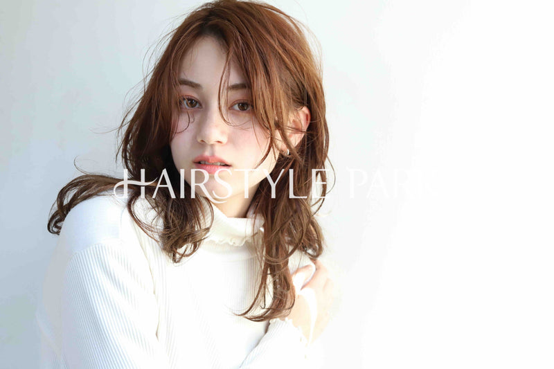 ヘアスタイル写真PhotoNo:357-3 (20) [ロング,レディース,ナチュラル,カラー,パーマ,縦型 ]