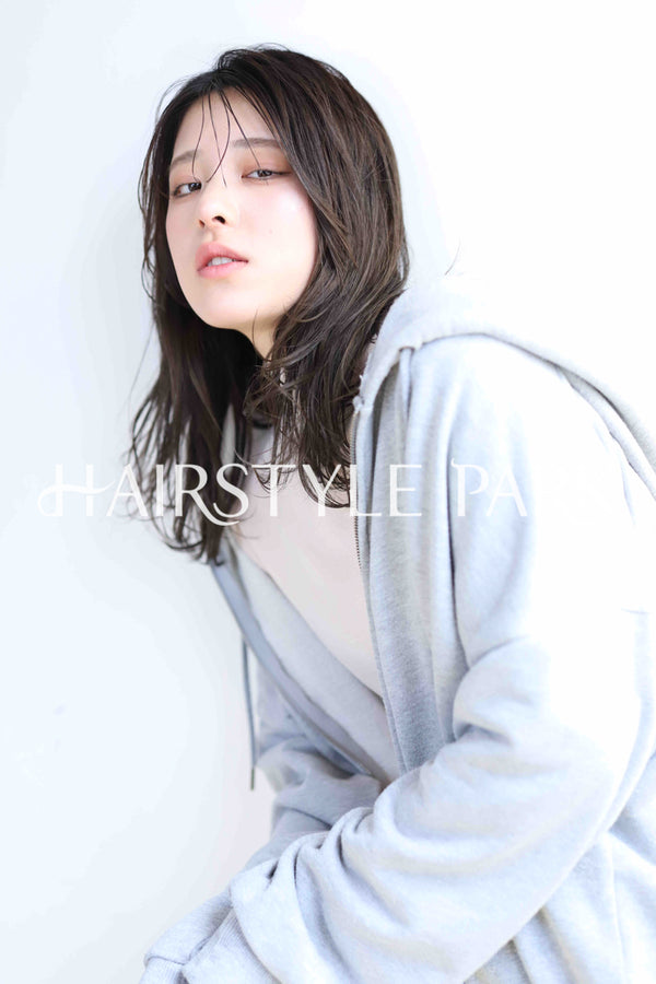 ヘアスタイル写真PhotoNo:370-1 (17) [ロング,レディース,モード,カジュアル,クール / かっこいい,カット,パーマ,縦型 ]