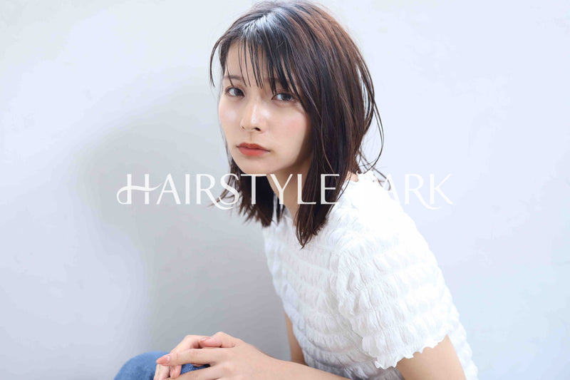 ヘアスタイル写真PhotoNo:374-2 (16) [ミディアムロング,レディース,ナチュラル,オフィス / コンサバ,クール / かっこいい,カット,カラー,縦型 ]