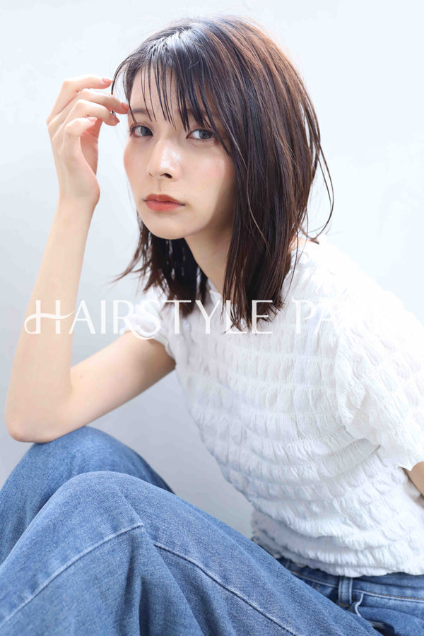 ヘアスタイル写真PhotoNo:374-2 (17) [ミディアムロング,レディース,ナチュラル,オフィス / コンサバ,クール / かっこいい,カット,カラー,縦型 ]