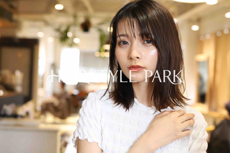 ヘアスタイル写真PhotoNo:374-2 (4) [ミディアムロング,レディース,ナチュラル,オフィス / コンサバ,クール / かっこいい,カット,カラー,縦型 ]