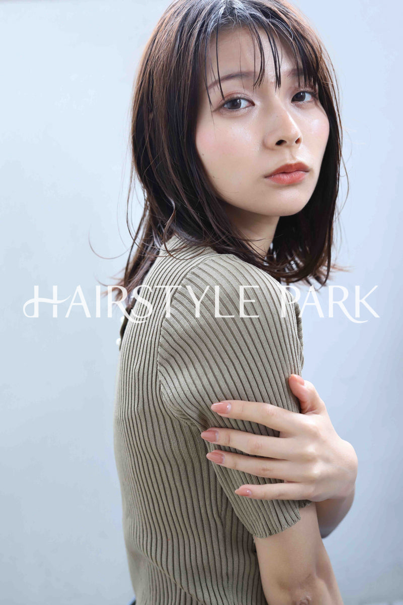 ヘアスタイル写真PhotoNo:374-4 (18) [ミディアムロング,レディース,ナチュラル,オフィス / コンサバ,クール / かっこいい,カット,カラー,縦型 ]