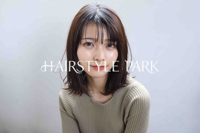 ヘアスタイル写真PhotoNo:374-4 (1) [ミディアムロング,レディース,ナチュラル,オフィス / コンサバ,クール / かっこいい,カット,カラー,縦型 ]