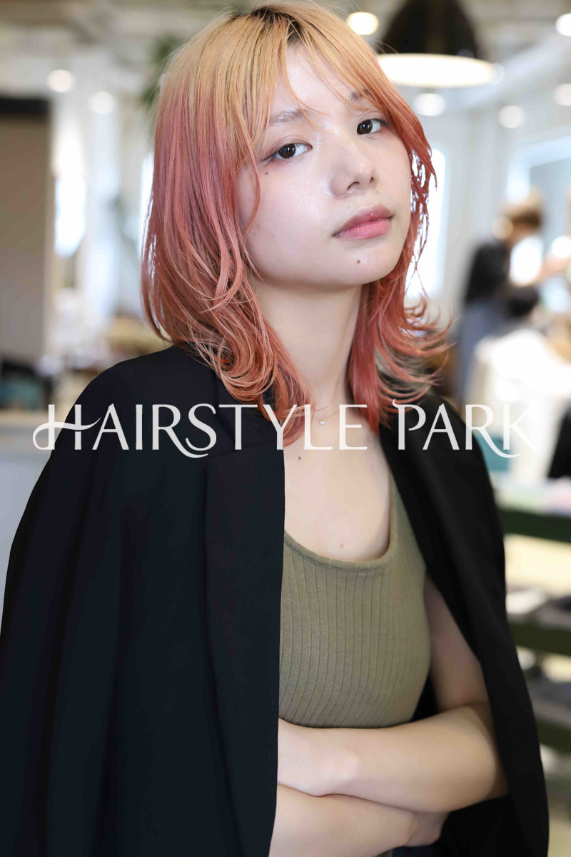 ヘアスタイル写真PhotoNo:381-3 (18) [ミディアム,レディース,カジュアル,外国人風,カット,カラー,ダブルカラー,縦型 ]