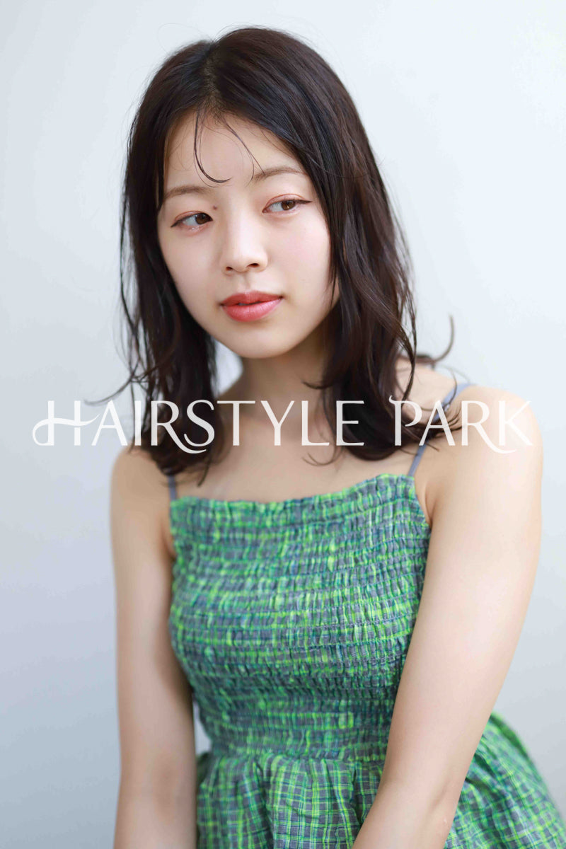 ヘアスタイル写真PhotoNo:516-1 [ミディアム,レディース,ナチュラル,カジュアル,カット,カラー,縦型 ]