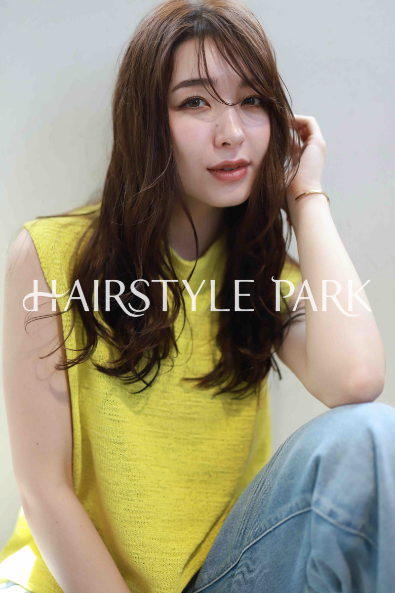 ヘアスタイル写真PhotoNo:519-1 [ロング,レディース,ナチュラル,オフィス / コンサバ,カラー,パーマ,縦型 ]