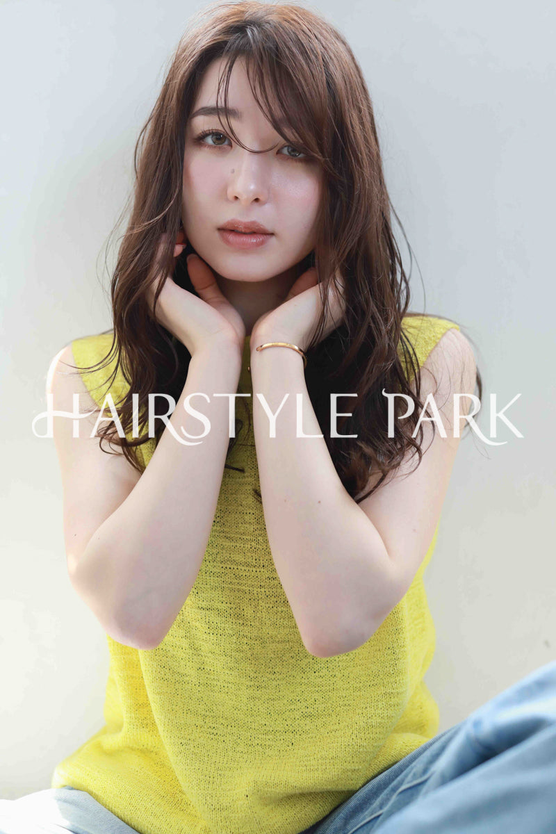 ヘアスタイル写真PhotoNo:519-2 (3) [ロング,レディース,ナチュラル,オフィス / コンサバ,カラー,パーマ,縦型 ]