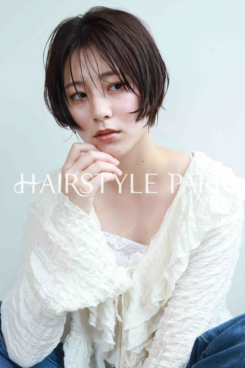 ヘアスタイル写真PhotoNo:534-1 (2) [ミディアム,レディース,オフィス / コンサバ,カジュアル,クール / かっこいい,カット,縦型 ]