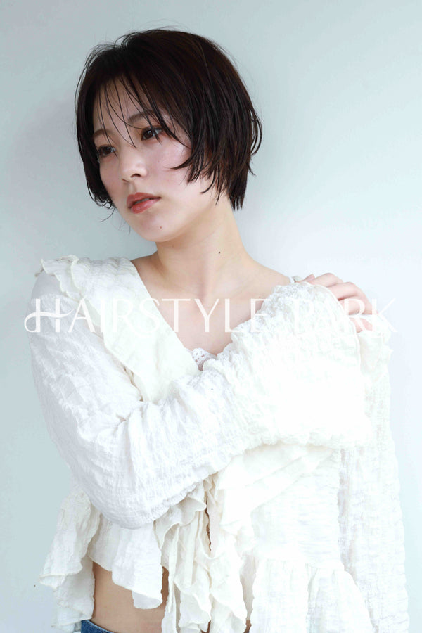 ヘアスタイル写真PhotoNo:534-1 (3) [ミディアム,レディース,オフィス / コンサバ,カジュアル,クール / かっこいい,カット,縦型 ]