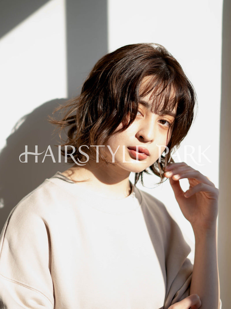 ヘアスタイル写真PhotoNo:122-2 (2) [ミディアム,レイヤーショート,レイヤーミディアム,ウルフミディアム,レディース,モテ・愛され,カジュアル,クール / かっこいい,カット,カラー, ]