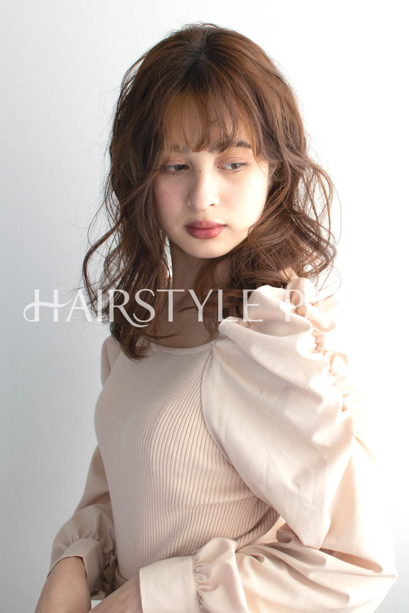 ヘアスタイル写真PhotoNo:124-2 (4) [ミディアムロング,レイヤーミディアム,レイヤーロング,ワンレングスロング,レディース,ナチュラル,カジュアル,外国人風,カット,カラー, ]