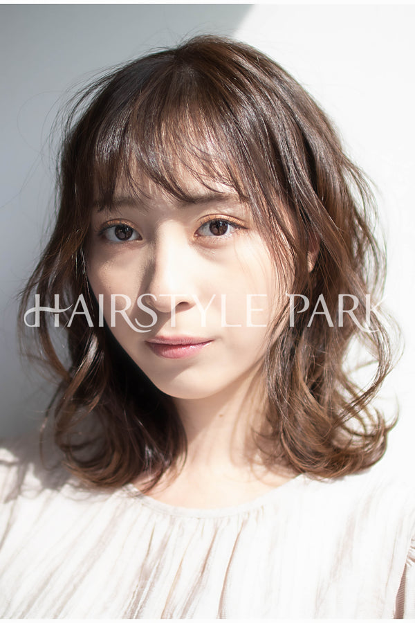 ヘアスタイル写真PhotoNo:137-1 (2) [ミディアムロング,切りっぱなしボブ,レイヤーミディアム,ロブ,レディース,ナチュラル,オフィス / コンサバ,モテ・愛され,カット,カラー,くびれヘア, ]