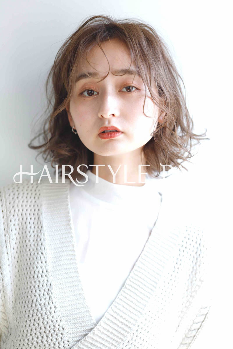 ヘアスタイル写真PhotoNo:182-2 (9) [ミディアム,ボックスボブ,切りっぱなしボブ,レディース,ナチュラル,モテ・愛され,カジュアル,カット,カラー,切りっぱなし, ]