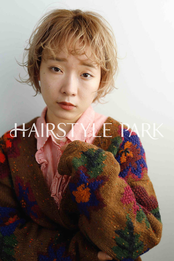 ヘアスタイル写真PhotoNo:237-1 (15) [ショートベリーショート,ミニボブ,レディース,カジュアル,クール / かっこいい,外国人風カット,カラー,パーマダブルカラー, ]