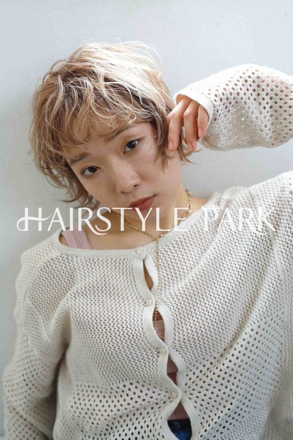 ヘアスタイル写真PhotoNo:237-2 (20) [ショートベリーショート,ミニボブ,レディース,カジュアル,クール / かっこいい,外国人風カット,カラー,パーマダブルカラー, ]