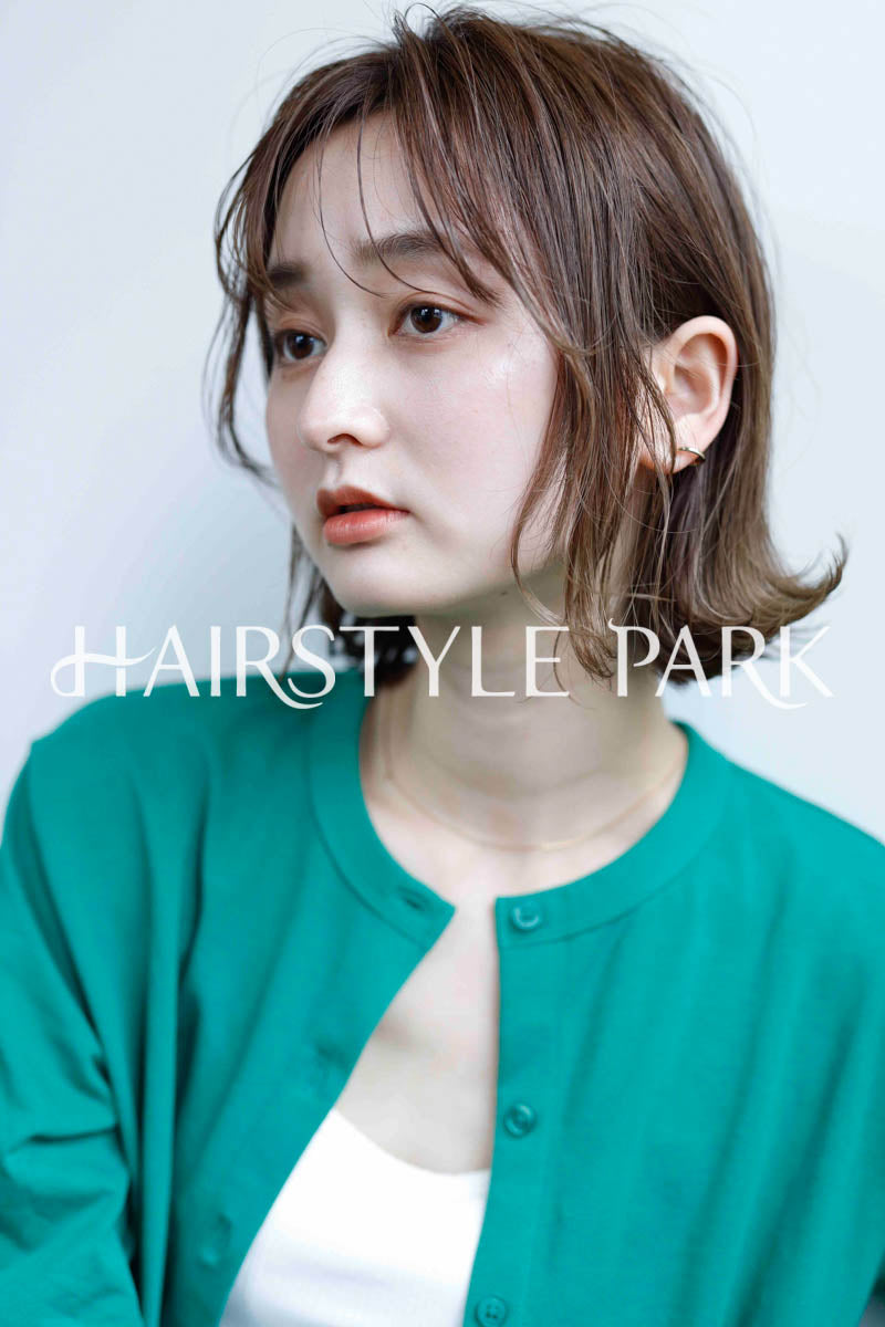ヘアスタイル写真PhotoNo:242-1 (8) [ショートミディアム切りっぱなしボブ,レディース,ナチュラル,モテ・愛され,カジュアル,クール / かっこいい,カット,カラー切りっぱなし,くびれヘア, ]