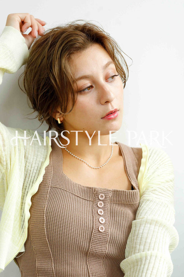 ヘアスタイル写真PhotoNo:254-1 (5) [ショートミディアムレイヤーショート,レディース,カジュアル,クール / かっこいい,外国人風カット,カラー,ダブルカラー, ]