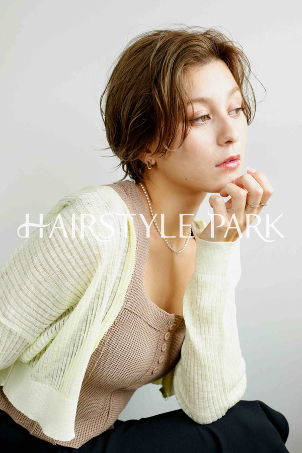 ヘアスタイル写真PhotoNo:254-1 (8) [ショートミディアムレイヤーショート,レディース,カジュアル,クール / かっこいい,外国人風カット,カラー,ダブルカラー, ]
