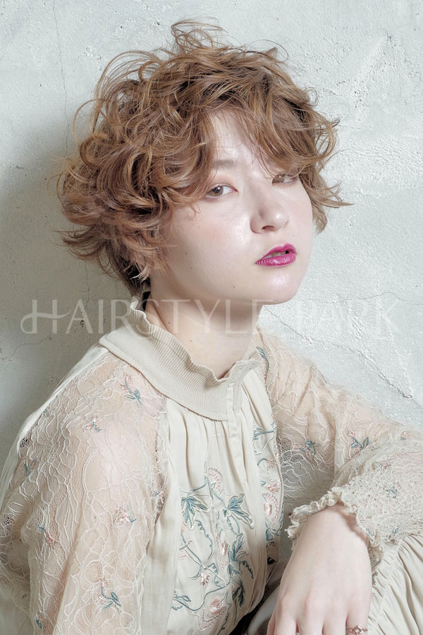 ヘアスタイル写真PhotoNo:47-1 (2)[ショート,レディース,外国人風,カット,カラー,パーマ]