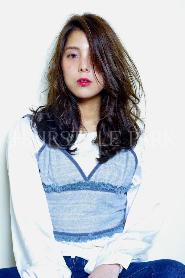 ヘアスタイル写真PhotoNo:49-2 (1)[ロング,レディース,カジュアル,カット,カラー,パーマ]