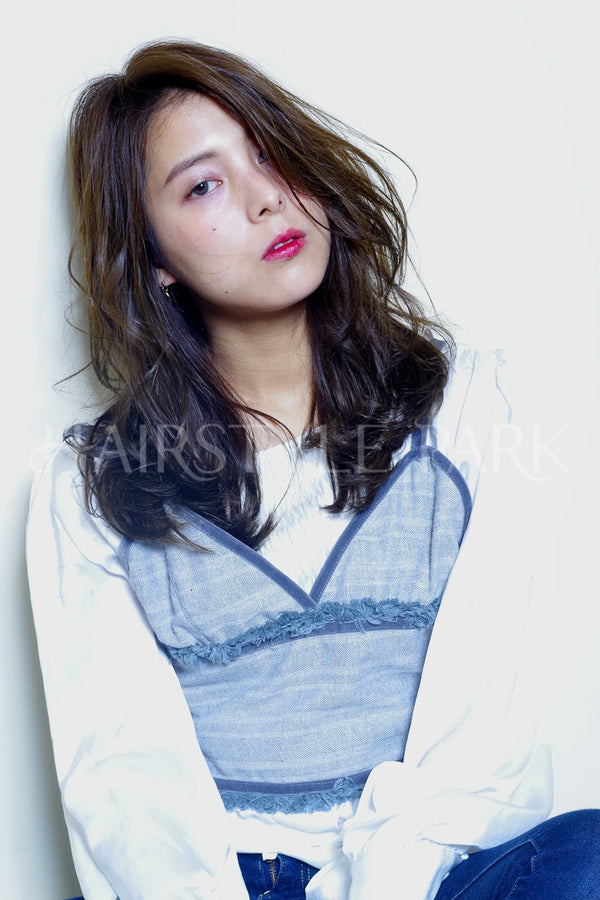 ヘアスタイル写真PhotoNo:49-2 (3)[ロング,レディース,カジュアル,カット,カラー,パーマ]