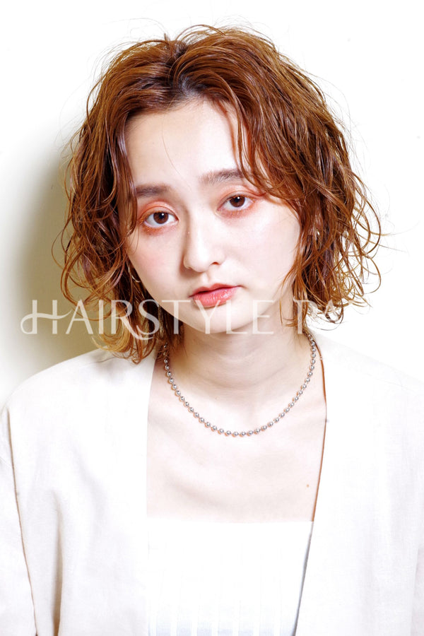 ヘアスタイル写真 [ミディアム,切りっぱなしボブ,レディース,ナチュラル,モテ・愛され,カット,カラー,パーマ,くびれヘア, ]