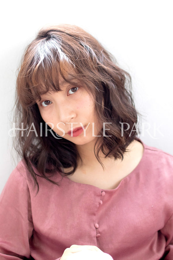 ヘアスタイル写真 [ミディアムロング,レイヤーミディアム,ロブ,レディース,ナチュラル,オフィス / コンサバ,カット,カラー,パーマ, ]