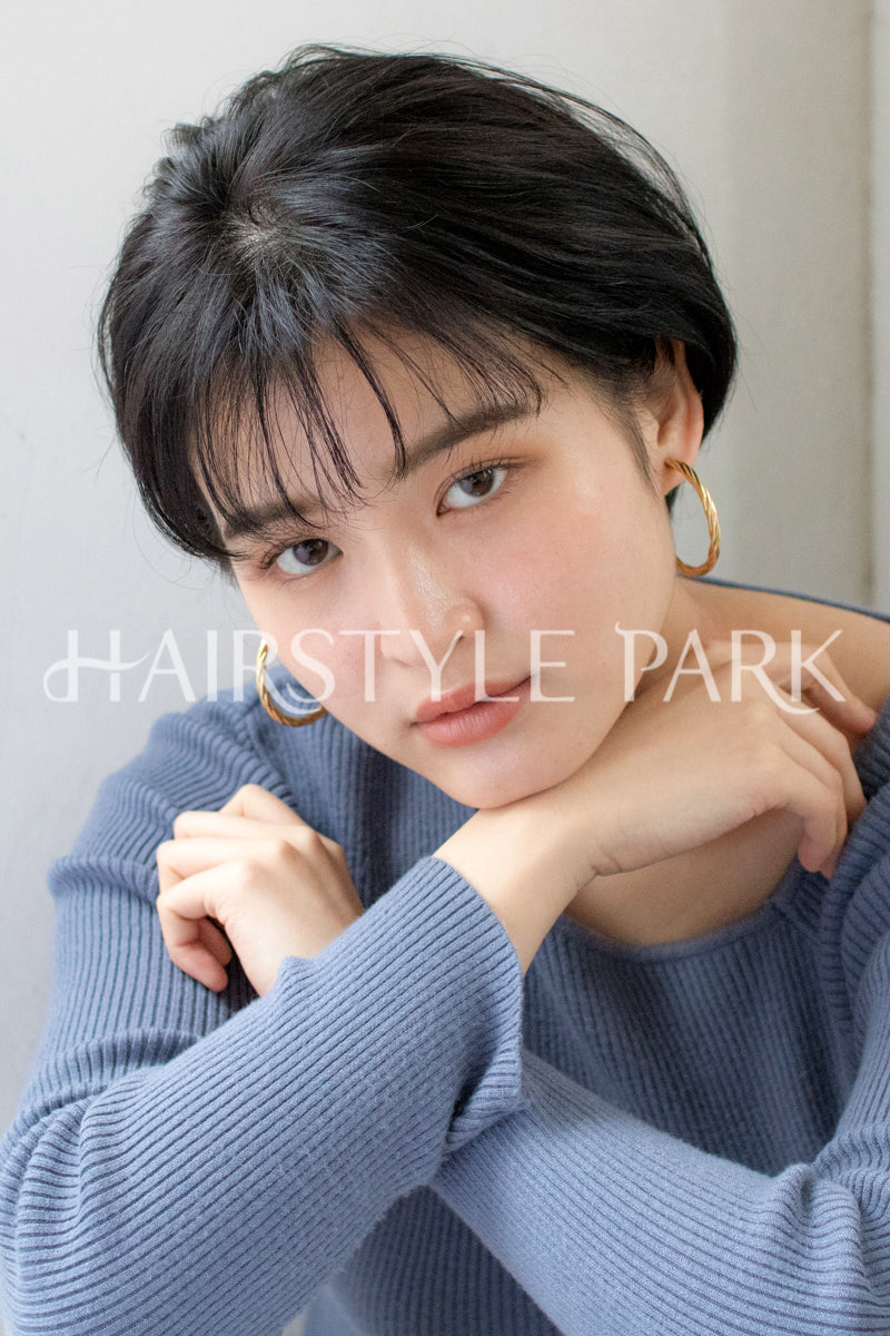 ヘアスタイル写真 [ショートミディアム,レイヤーショート,レディース,ナチュラル,モテ・愛され,カジュアル,クール / かっこいい,カット, ]