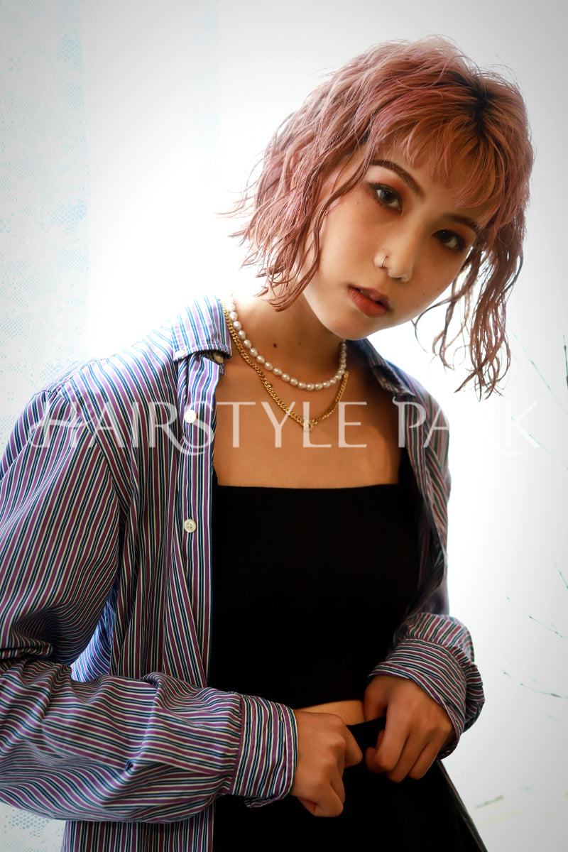 ヘアスタイル写真 [ミディアム,切りっぱなしボブ,レディース,モテ・愛され,カジュアル,クール / かっこいい,外国人風,カット,カラー,パーマ, ]